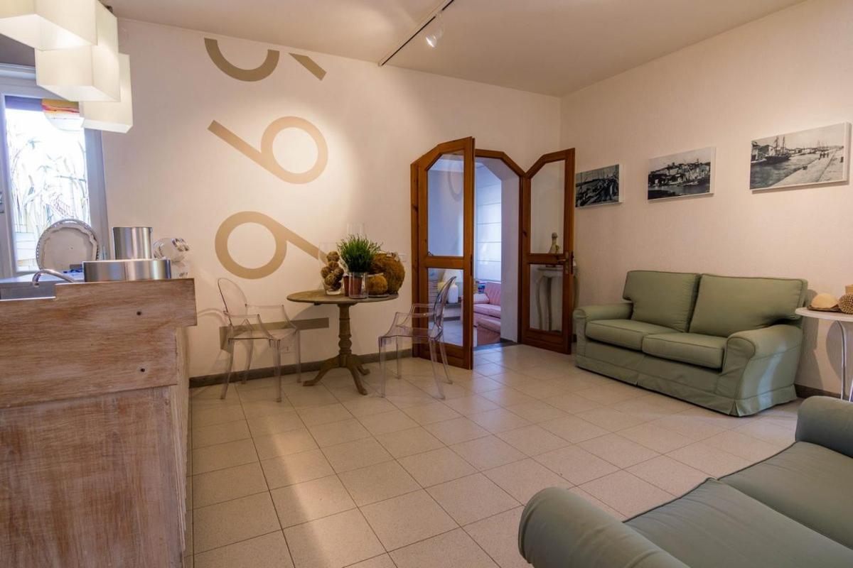 Hotel Mirella Кастільйоне-делла-Пеская Екстер'єр фото