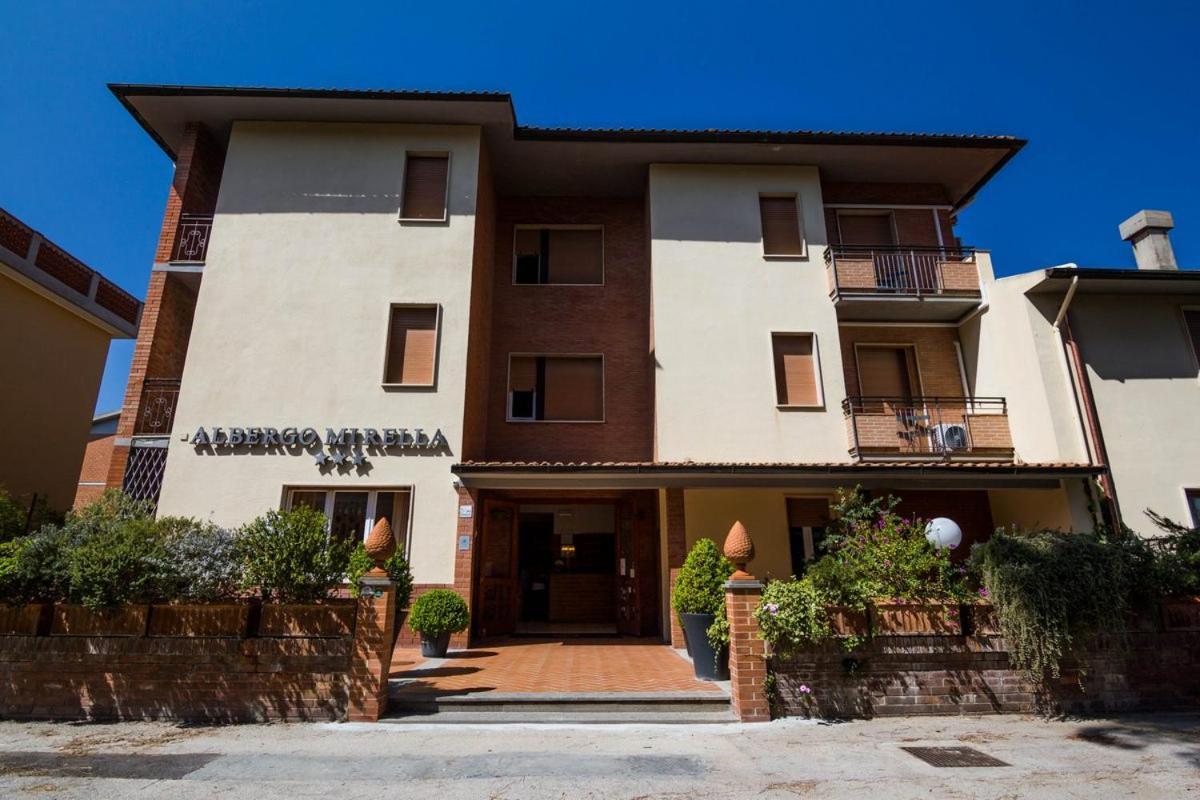 Hotel Mirella Кастільйоне-делла-Пеская Екстер'єр фото